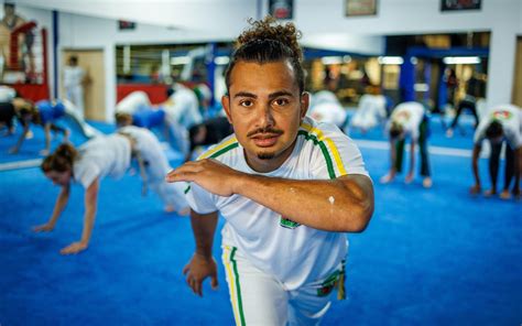 vechtdans brazilie|Capoeira: de betoverende dans van vechtkunst en cultuur